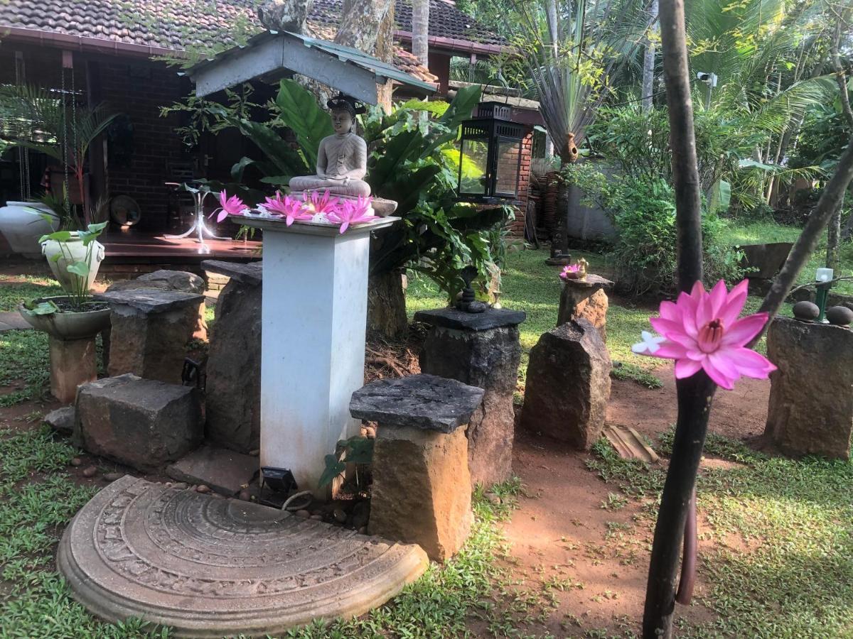 Hotel Heladiv Anuradhapura Esterno foto