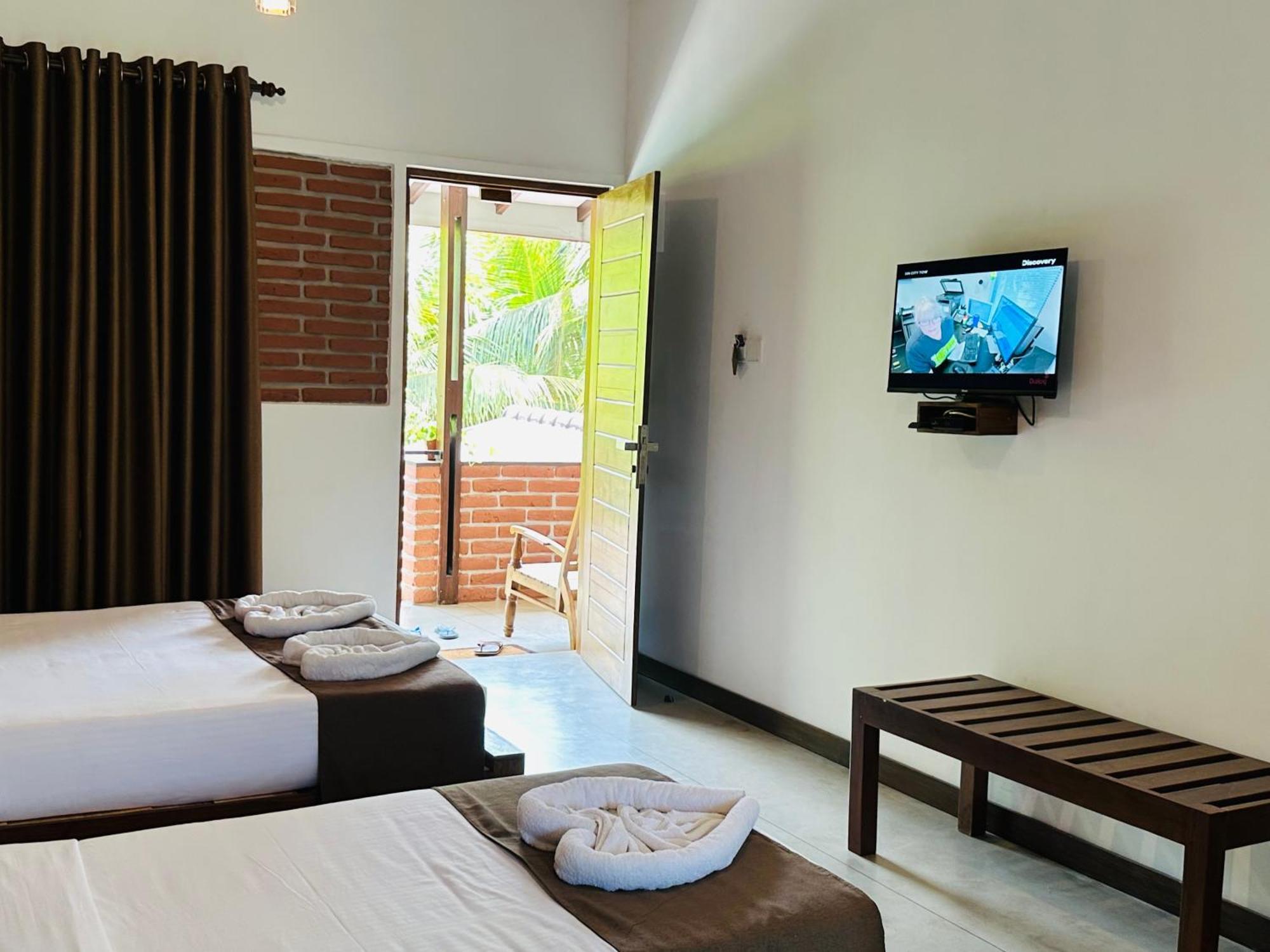 Hotel Heladiv Anuradhapura Esterno foto
