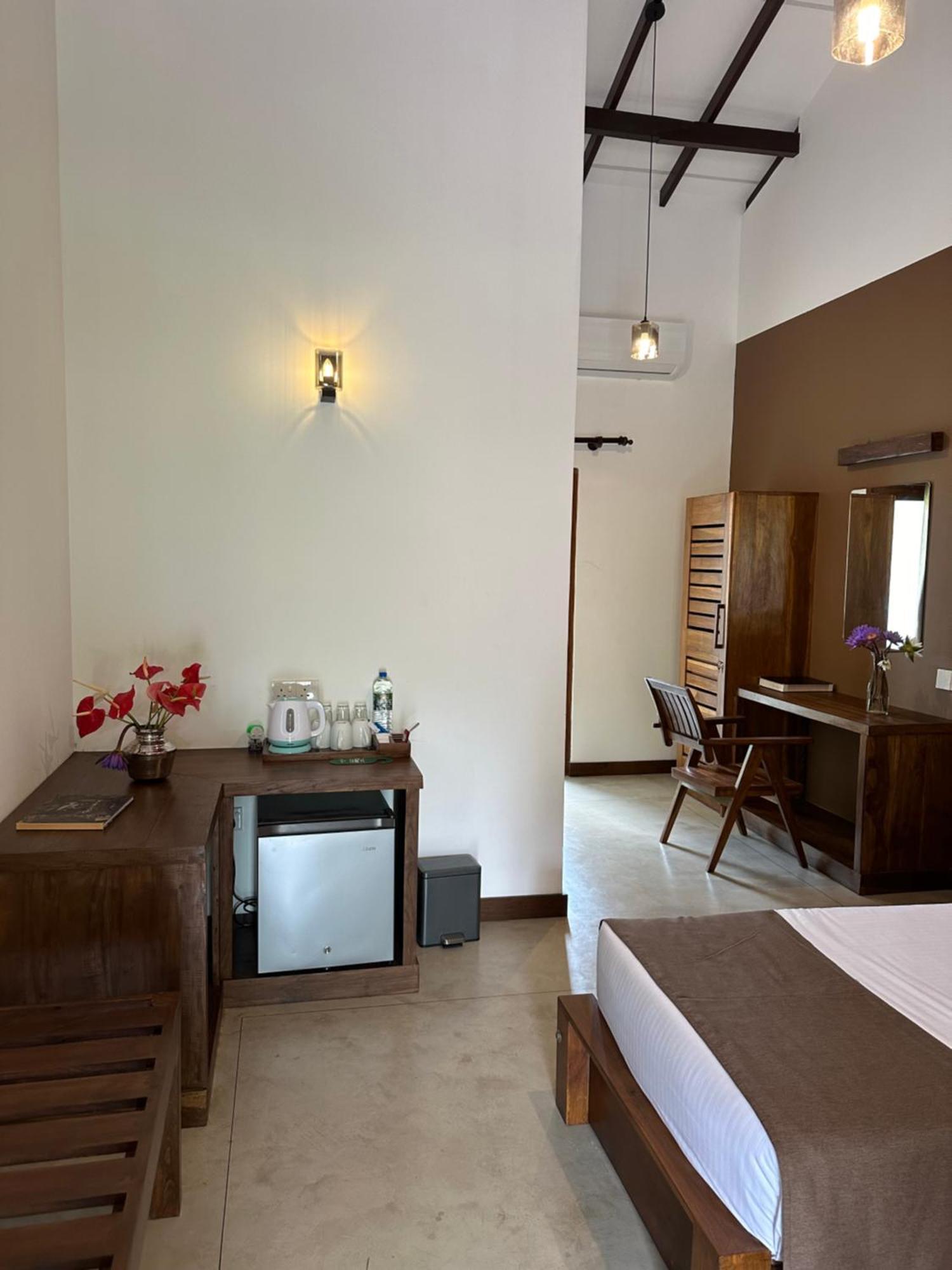 Hotel Heladiv Anuradhapura Esterno foto