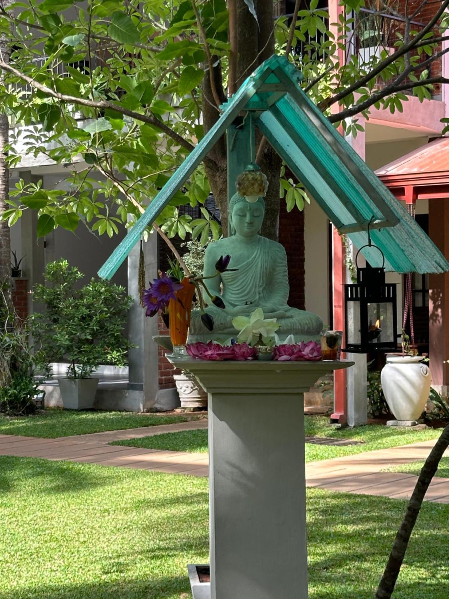 Hotel Heladiv Anuradhapura Esterno foto