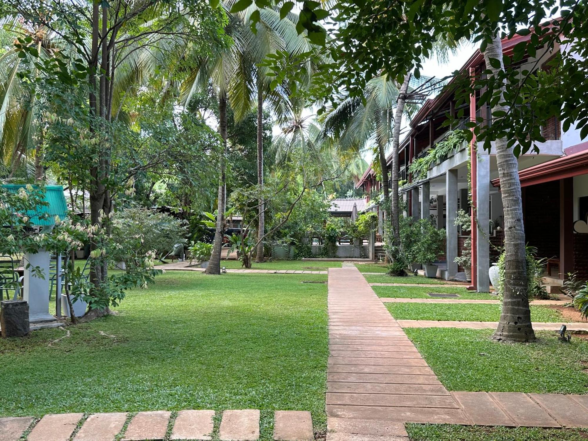 Hotel Heladiv Anuradhapura Esterno foto