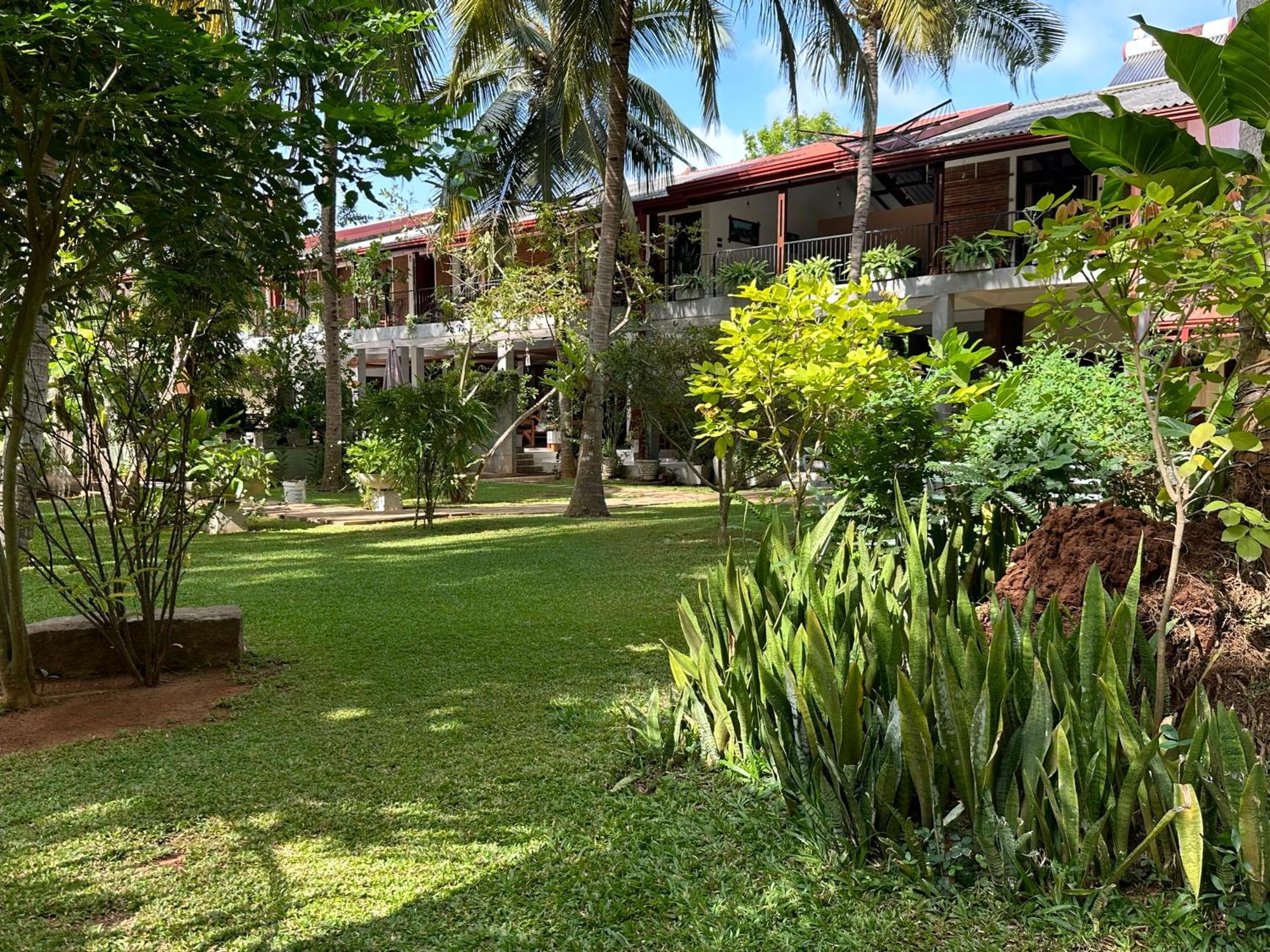 Hotel Heladiv Anuradhapura Esterno foto