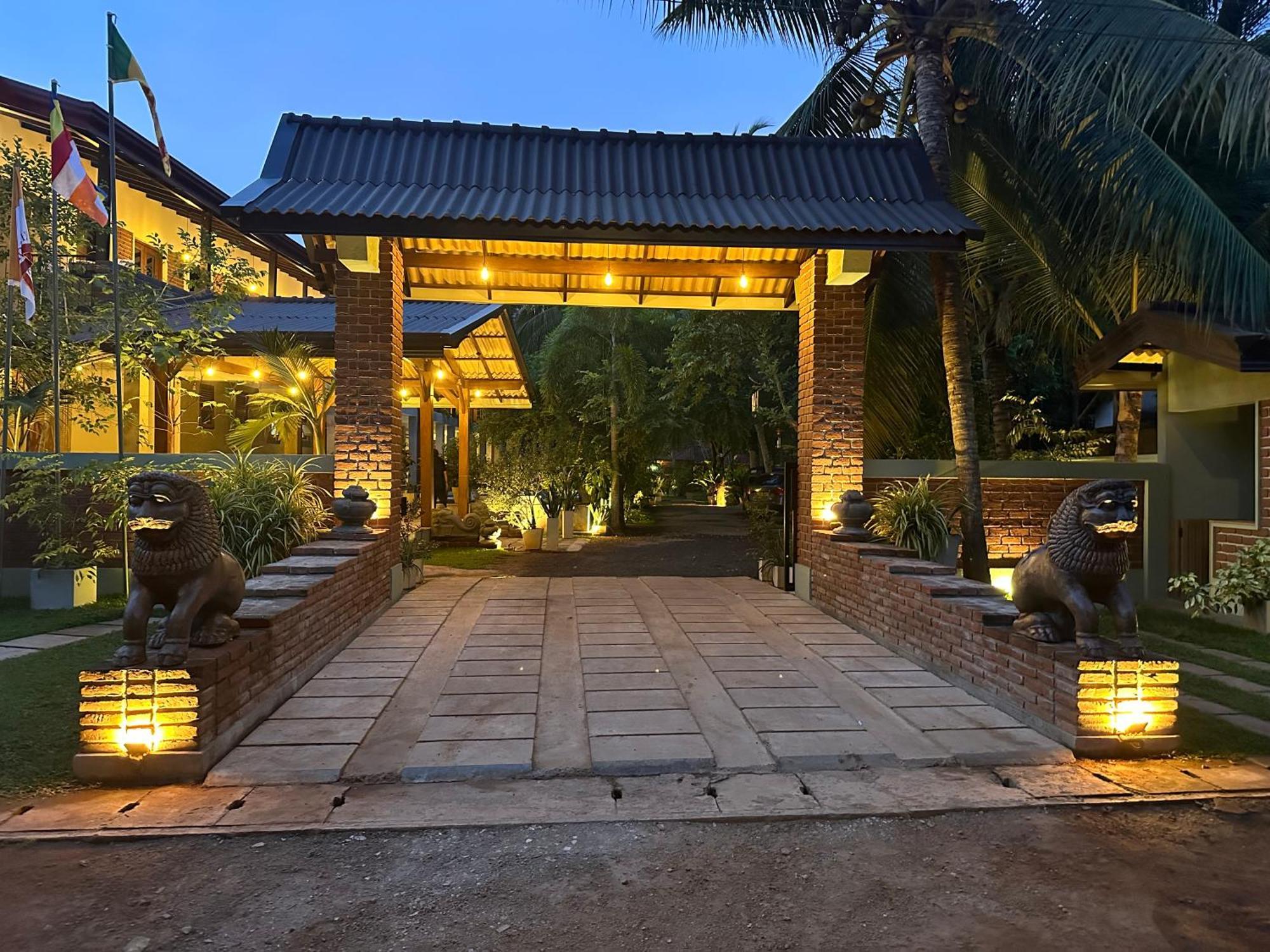 Hotel Heladiv Anuradhapura Esterno foto