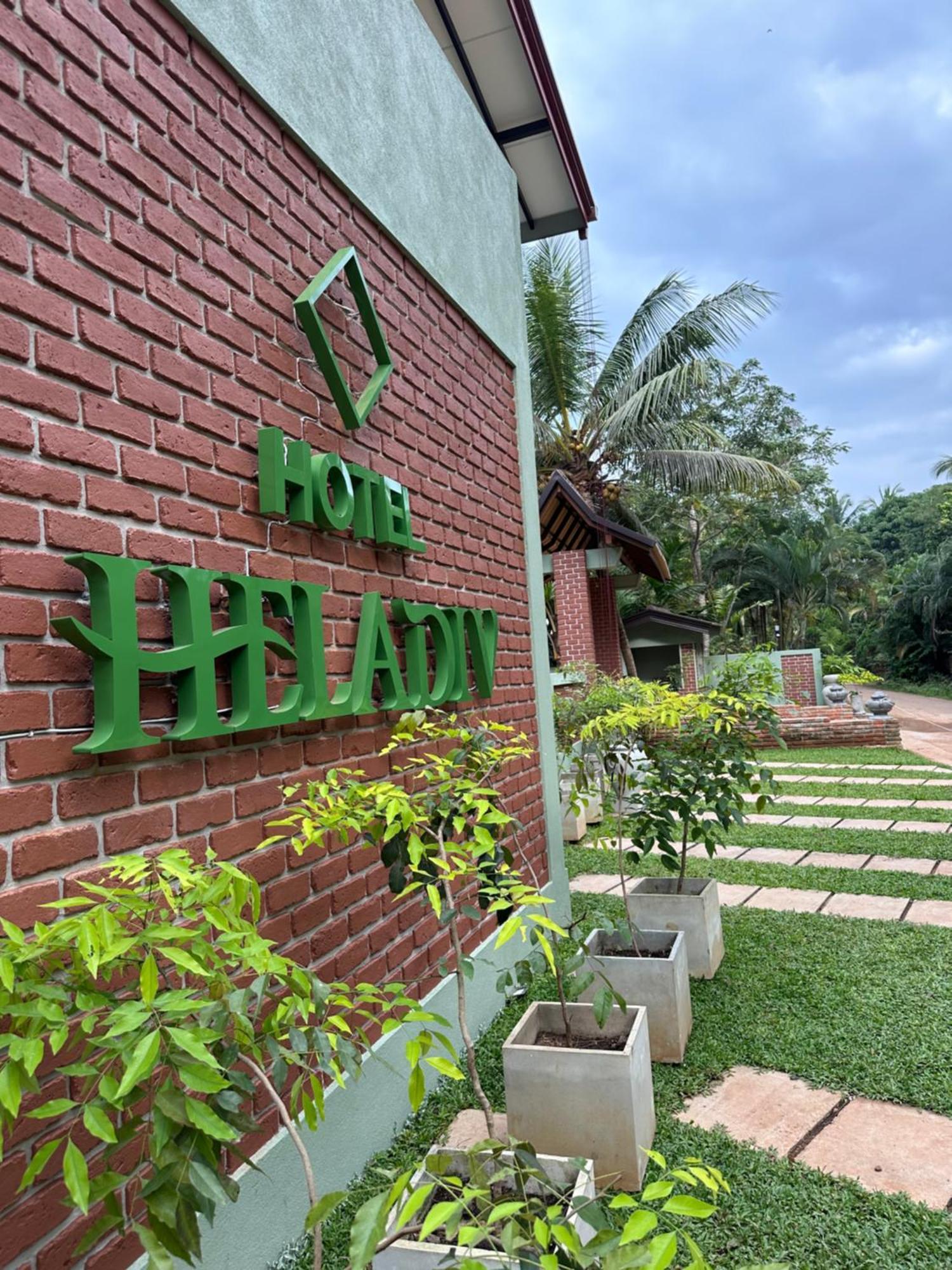 Hotel Heladiv Anuradhapura Esterno foto