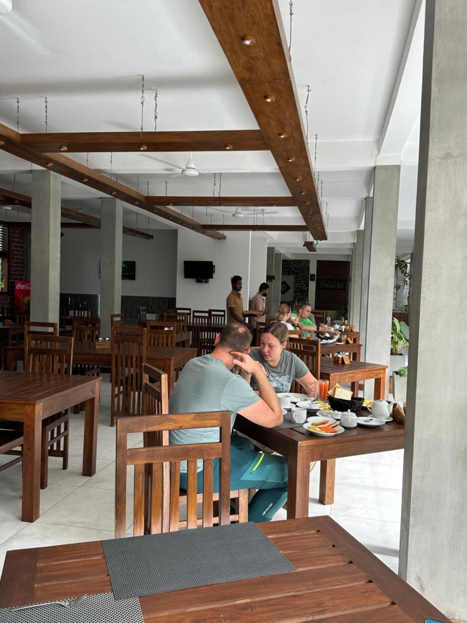 Hotel Heladiv Anuradhapura Esterno foto