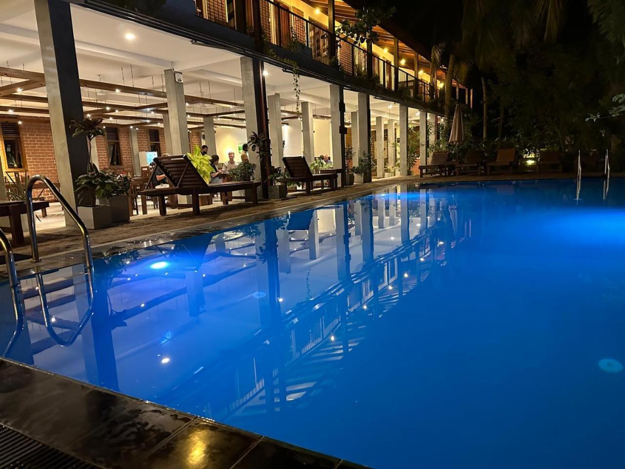 Hotel Heladiv Anuradhapura Esterno foto