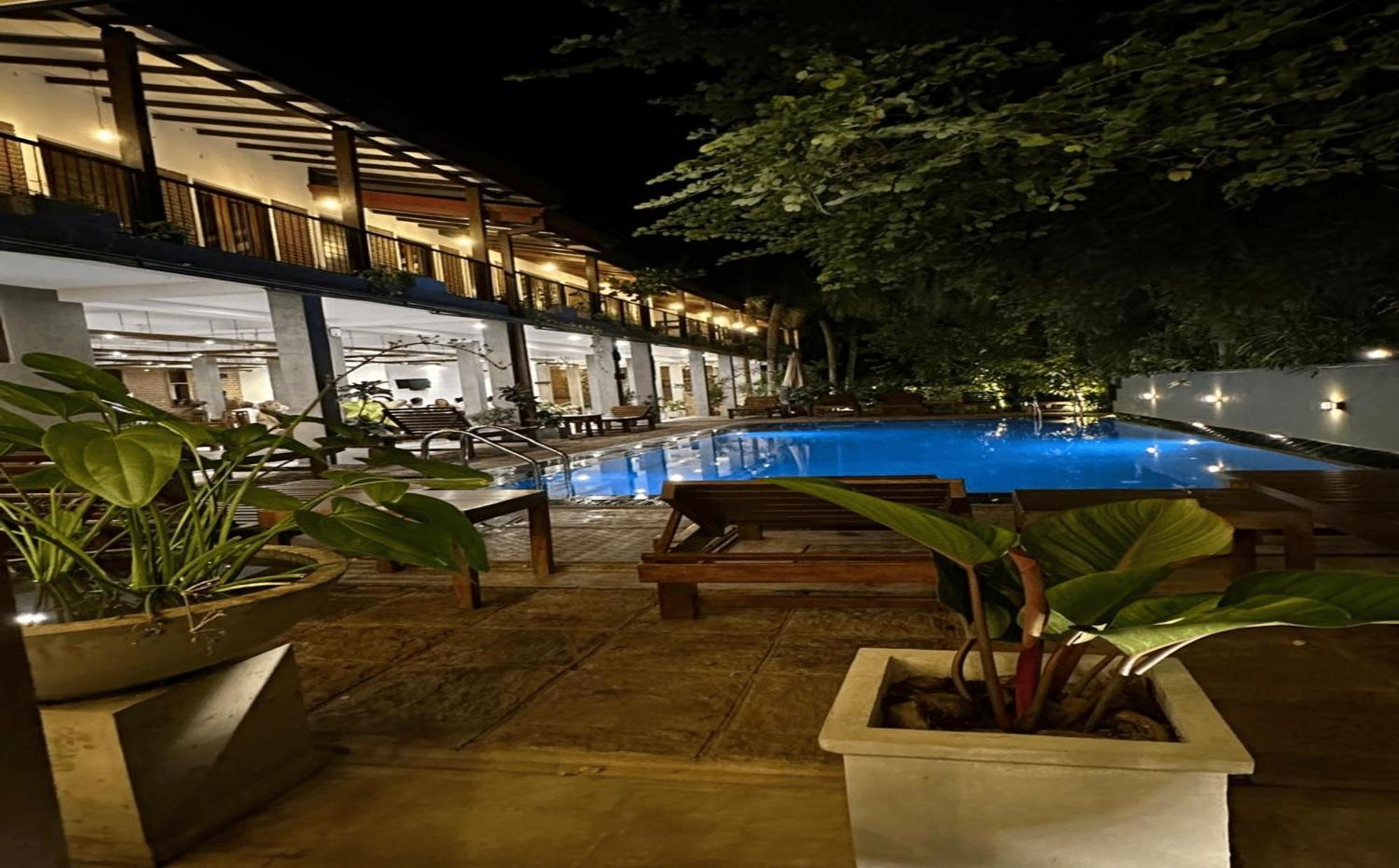 Hotel Heladiv Anuradhapura Esterno foto