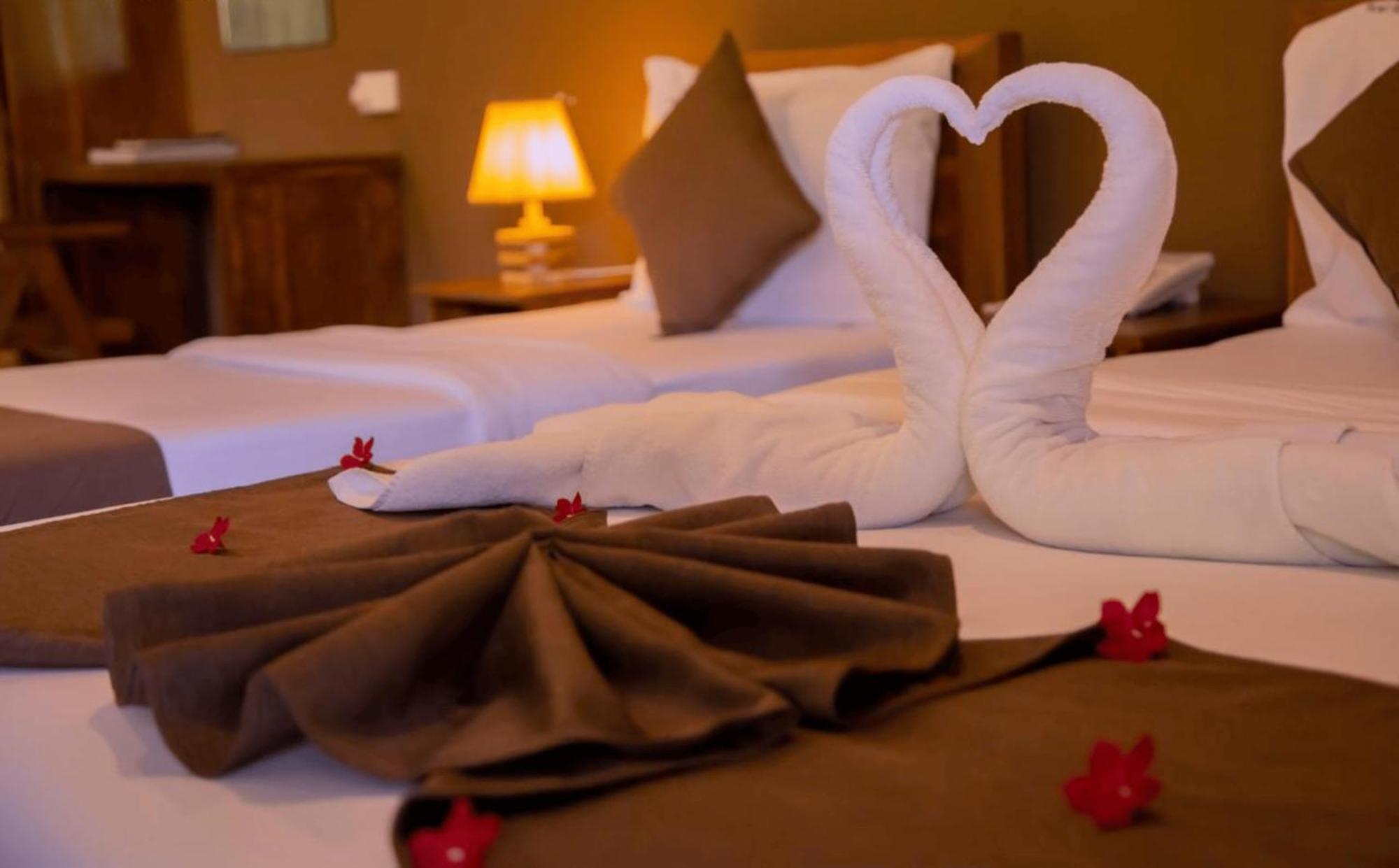 Hotel Heladiv Anuradhapura Esterno foto