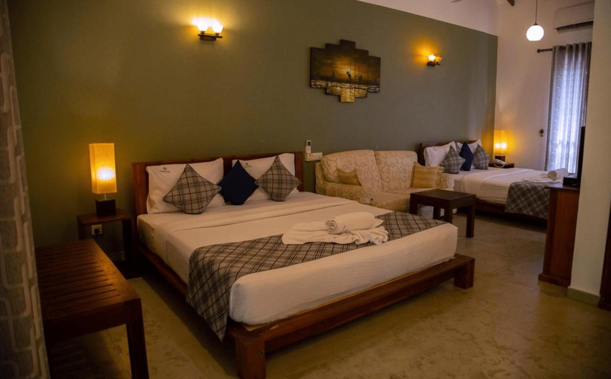 Hotel Heladiv Anuradhapura Esterno foto