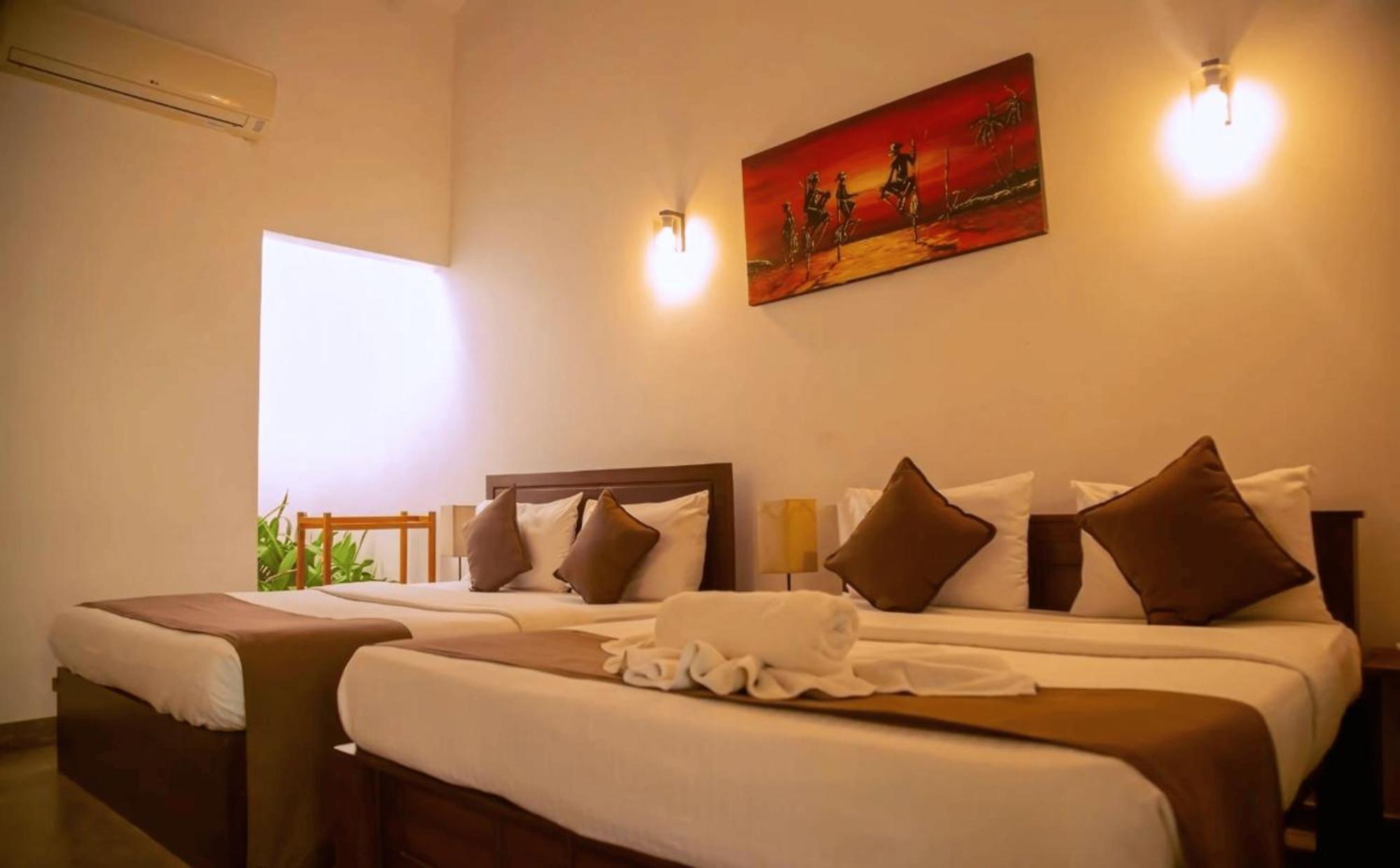 Hotel Heladiv Anuradhapura Esterno foto