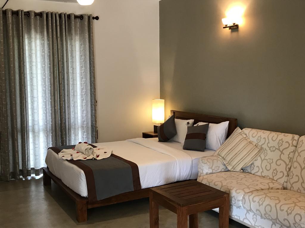 Hotel Heladiv Anuradhapura Esterno foto