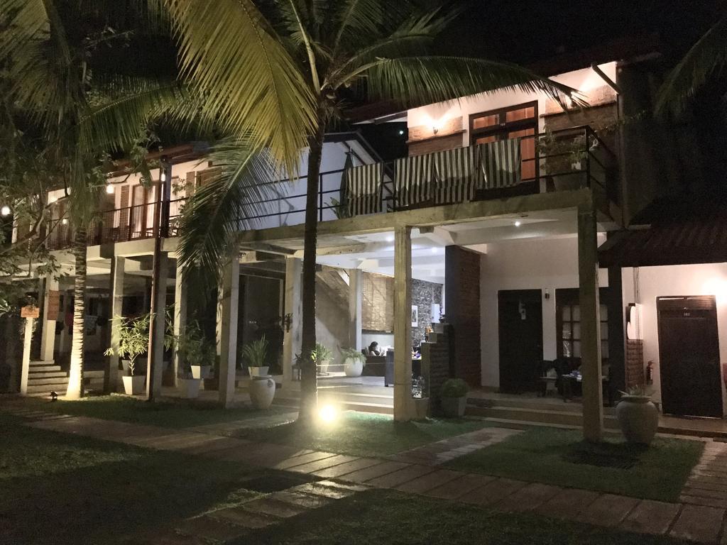 Hotel Heladiv Anuradhapura Esterno foto
