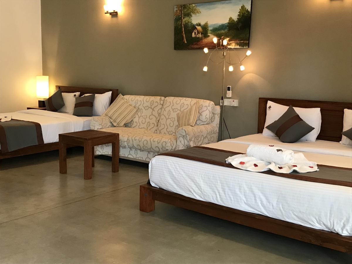 Hotel Heladiv Anuradhapura Esterno foto