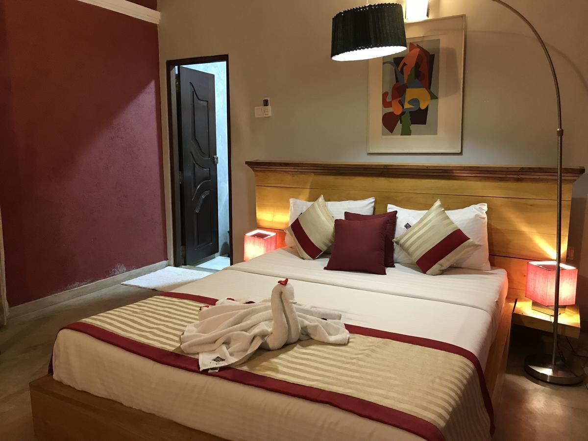 Hotel Heladiv Anuradhapura Esterno foto
